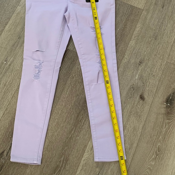 a.n.a Lavender Stretch Jeggings with Distressed Detail size 2 color lavender - Picture 5 of 9